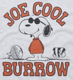 ベンガルズ×ジョー・バロウ×スヌーピー限定コラボ ジョー・クール・バロウ Tシャツ(グレー)/ Joe Burrow Snoopy Cincinnati Bengals