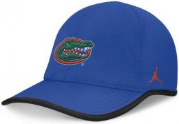 フロリダ ゲイターズ JORDAN BRAND サイドライン フェザーライト スラウチ CAP (ドライフィット版)(青) / Florida Gators